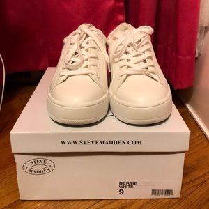 STEVE MADDEN- Bertie white